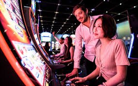 Meja live casino dengan dealer profesional tersedia di unsur138 untuk pengguna Indonesia